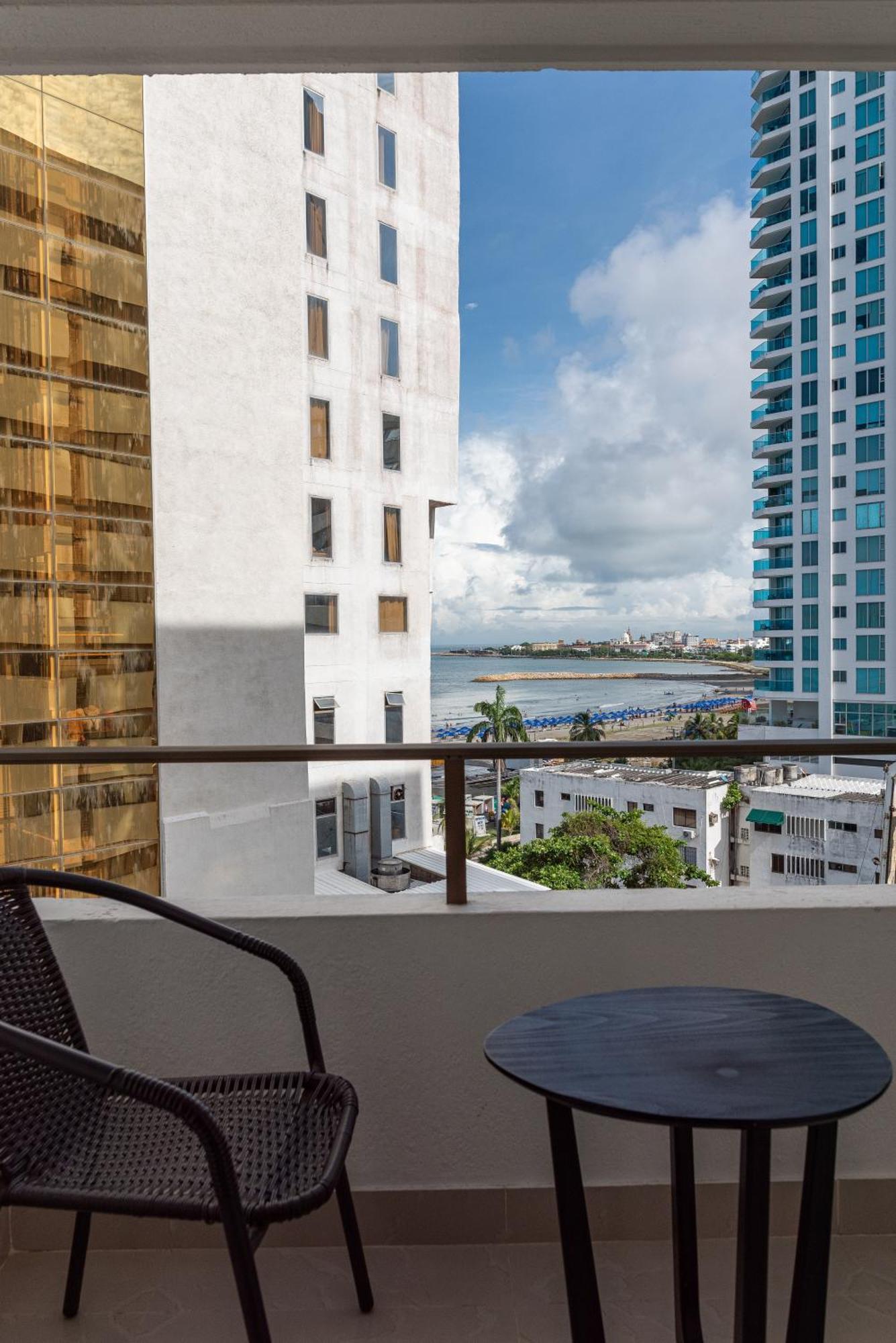 En Bocagrande - Piscina, Jacuzzi Y Mar *